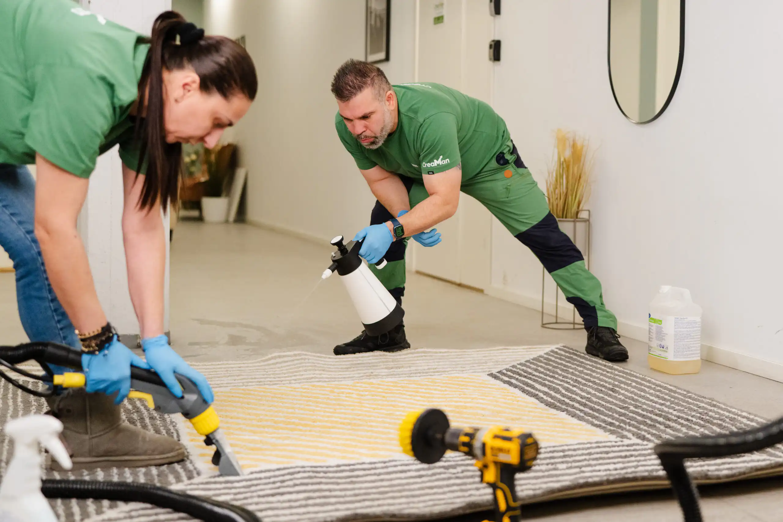 Tepperens for bedrift i Oslo Teperensoft renser vegg til vegg-teppe profesjonelt