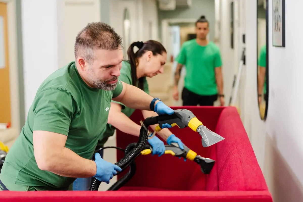 Sofarens Oslo: Teperensoft renser sofa med skånsom ekstraksjon